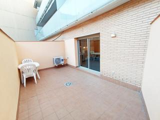 Lloguer Estudi  Miquel servet. Estudi un sol ambient amoblat amb terrassa de 20m2