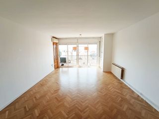 Rent Flat  Abat marcet. Fantàstic pis de 4 habitacions amb plaça de pàrquing avda. abat