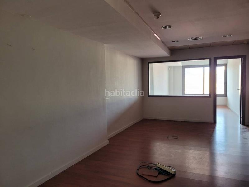 Foto f2f536cc-2c47-434f-acfc-75c9c6704c40. Rent business premise in Centre Sabadell