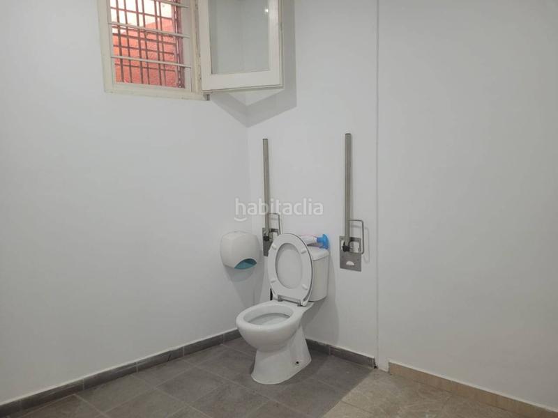 Foto f1421af0-efe1-42bd-a3c7-764df323b34f. Location local commercial dans Creu Alta Sabadell