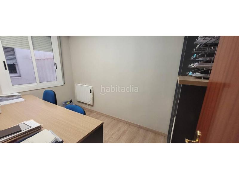 Foto 1b303f01-d8c3-43cd-a36f-16b1bfb93348. Oficina venta local en el centro en Centre Sabadell