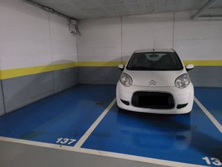 Lloguer Aparcament cotxe  Calle pare rodés. Alquiler de plaza de garaje en la creu alta, sabadell