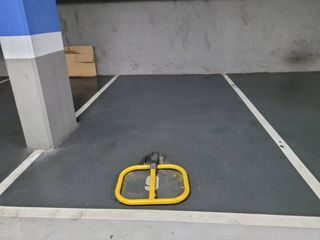 Affitto Posto auto  Calle pare sallares. Aparcamiento en alquiler en centro