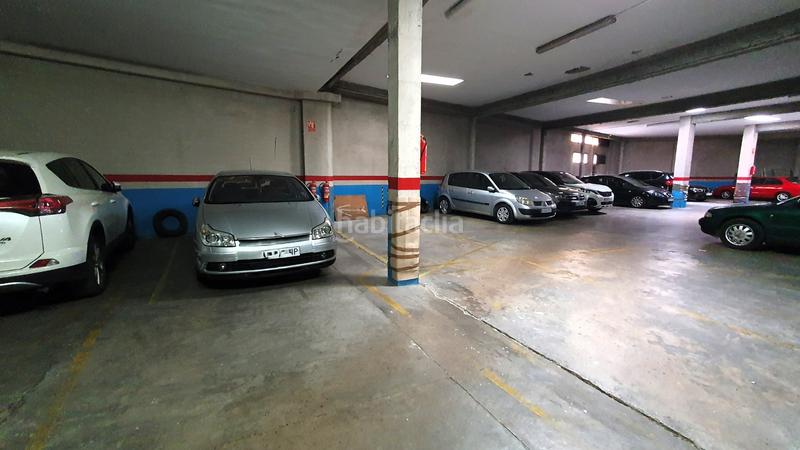 Foto e7fe1f10-c426-421a-9976-ea88f2b0de7f. Parking voiture dans Barrio de Patraix Valencia