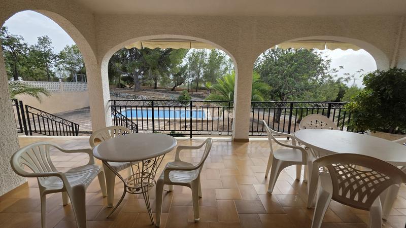 Foto 21b91573-1f05-4e44-add0-b3a66013fcae. Xalet amb xemeneia aparcament piscina a La Conarda-Montesano Bétera