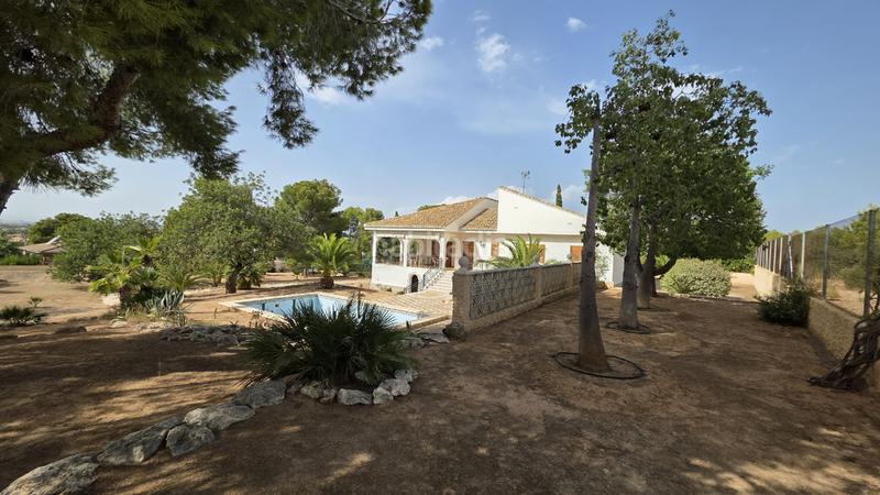 Foto 72c0c4c6-c0b6-43ad-bbda-266831585ed8. Xalet amb xemeneia aparcament piscina a La Conarda-Montesano Bétera