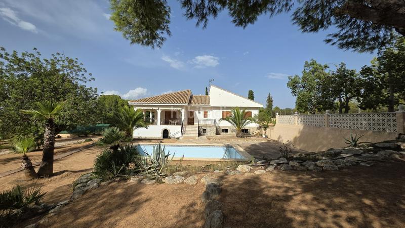 Foto ac808d69-3542-46e7-9634-e6008ada945e. Xalet amb xemeneia aparcament piscina a La Conarda-Montesano Bétera