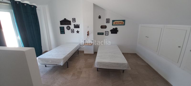 Foto 284d4921-6bcc-48de-9968-d0dc1832a4b5. Casa aparellada a Quart de Poblet