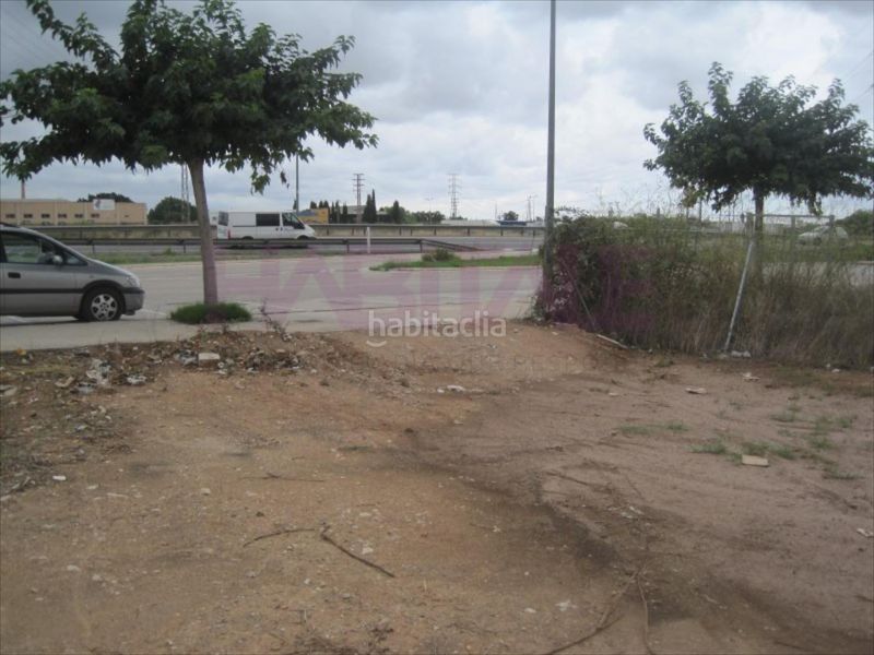 Foto ca35cf1a-1178-43e6-ade5-7b7d76d8df67. Area edificabile industriale in Aldaia