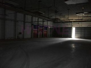 Nau industrial en Aldaia. Nave di�fana de unos 1181m2 mas un patio delantero de 193m2, la