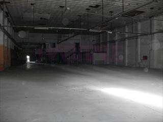 Nau industrial a Quart de Poblet. Nave diáfana de unos 1181m2 mas un patio delantero de 193m2, la