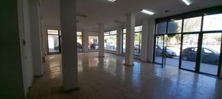 Location Local commercial à Quart de Poblet. Local esquinero con amplios escaparates en zona de mucho paso, l