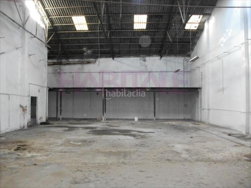 Foto 053bbd60-1052-45e6-acbf-b51d1b16af33. Rent industrial building in Polígono del Aeropuerto Manises