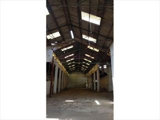 Nau industrial en Pol�gono del Aeropuerto. Nave industrial de unos 2000m2, la nave da a dos calles, con una