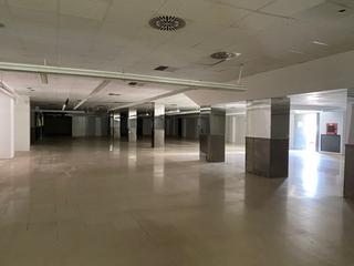 Lloguer Nau industrial a Aldaia. Nave comercial esquinera en aldaia de 1270 m2. de planta más 270