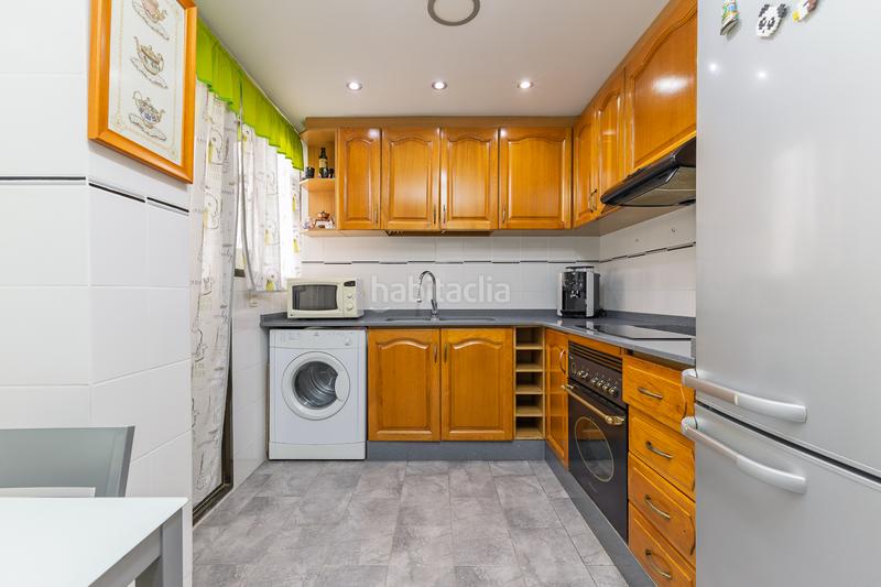 Foto 07a3ecac-a22b-4fe6-81af-e69b36f9df2c. Piso amplia vivienda de 5 dormitorios con garaje y trastero incluidos en el precio. en Alaquàs