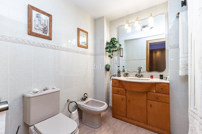 Foto 1fe4bd56-09e1-418f-9442-7b6d4bd38ce7. Piso amplia vivienda de 5 dormitorios con garaje y trastero incluidos en el precio. en Alaquàs