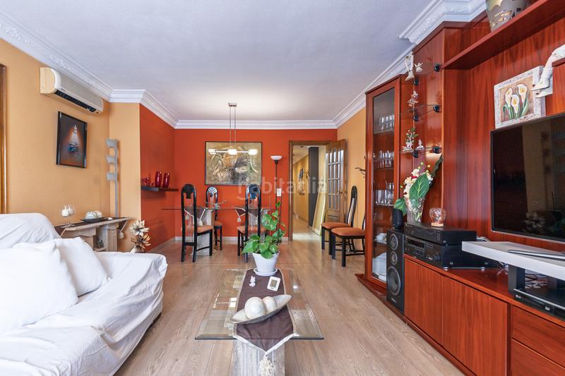 Foto 4bb0035c-3e91-4653-b3bb-e06a9da846c1. Piso amplia vivienda de 5 dormitorios con garaje y trastero incluidos en el precio. en Alaquàs