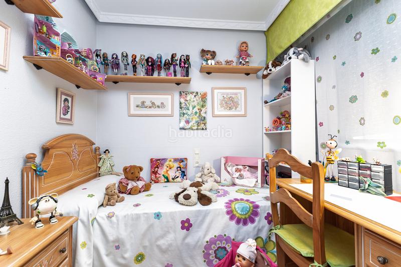 Foto 5f89dfa4-0d96-4925-ab65-c2db75a6665c. Piso amplia vivienda de 5 dormitorios con garaje y trastero incluidos en el precio. en Alaquàs