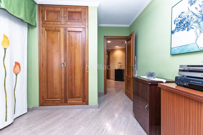 Foto 6830c27a-dc08-407f-a9a0-4c9c81b9f4a8. Piso amplia vivienda de 5 dormitorios con garaje y trastero incluidos en el precio. en Alaquàs