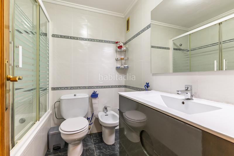 Foto 749b76a1-13aa-4e0f-b2b0-fad398815c2a. Piso amplia vivienda de 5 dormitorios con garaje y trastero incluidos en el precio. en Alaquàs
