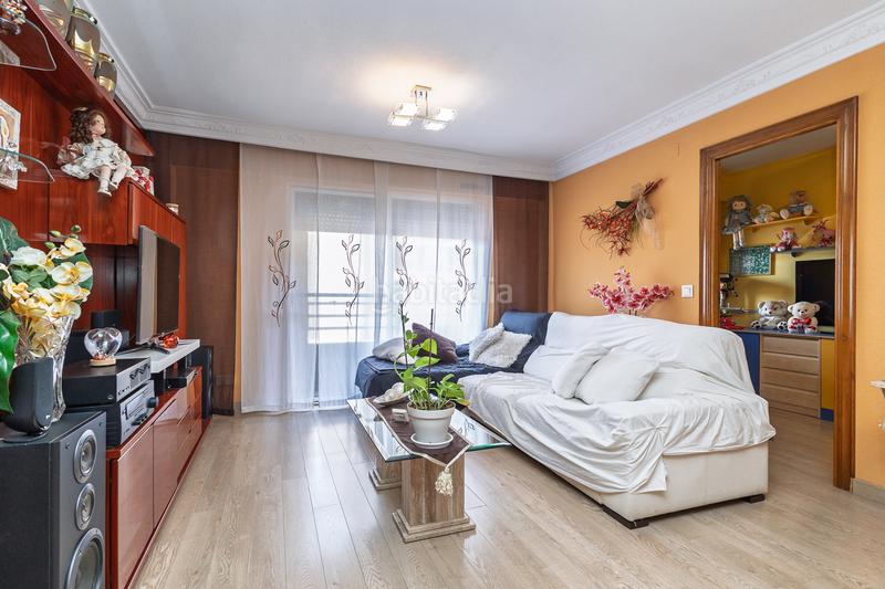 Foto 9ffe60b2-065a-457f-bf63-f1d5840e0ba1. Piso amplia vivienda de 5 dormitorios con garaje y trastero incluidos en el precio. en Alaquàs