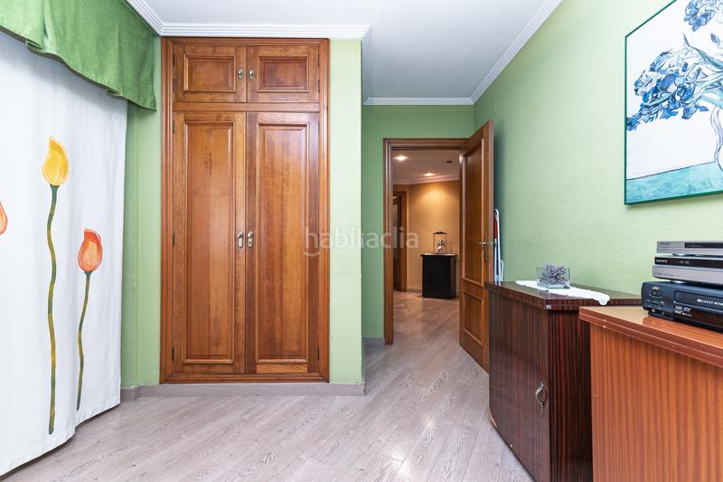 Foto b1a3fedf-c7a9-477a-a237-abc103834250. Piso amplia vivienda de 5 dormitorios con garaje y trastero incluidos en el precio. en Alaquàs