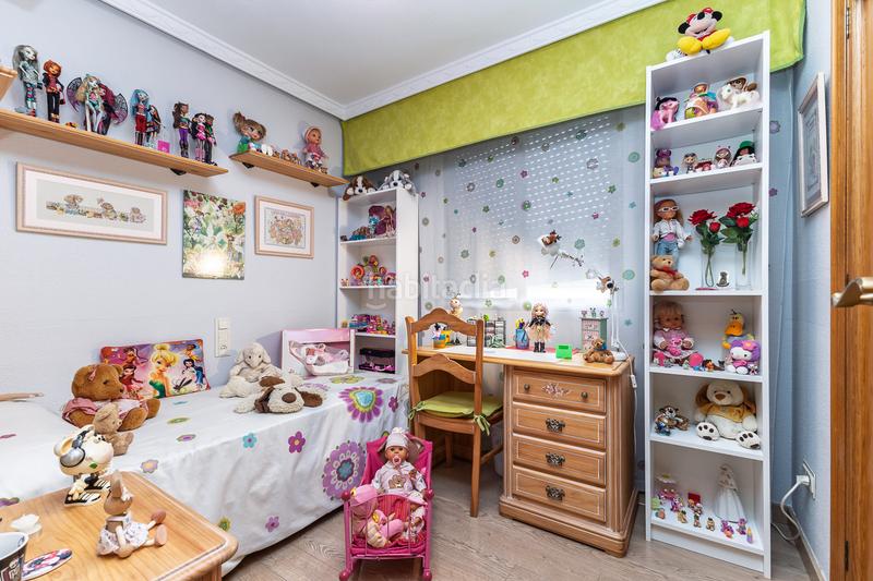 Foto b67ec80a-abb3-4f9c-b657-cdd001442b6d. Piso amplia vivienda de 5 dormitorios con garaje y trastero incluidos en el precio. en Alaquàs