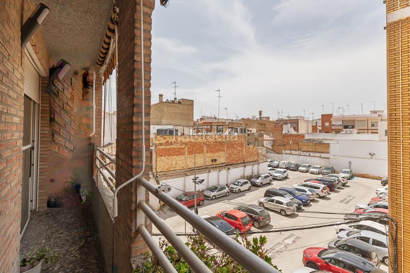 Foto e6fc28d7-d549-49ab-9829-7432c2b5a251. Piso amplia vivienda de 5 dormitorios con garaje y trastero incluidos en el precio. en Alaquàs