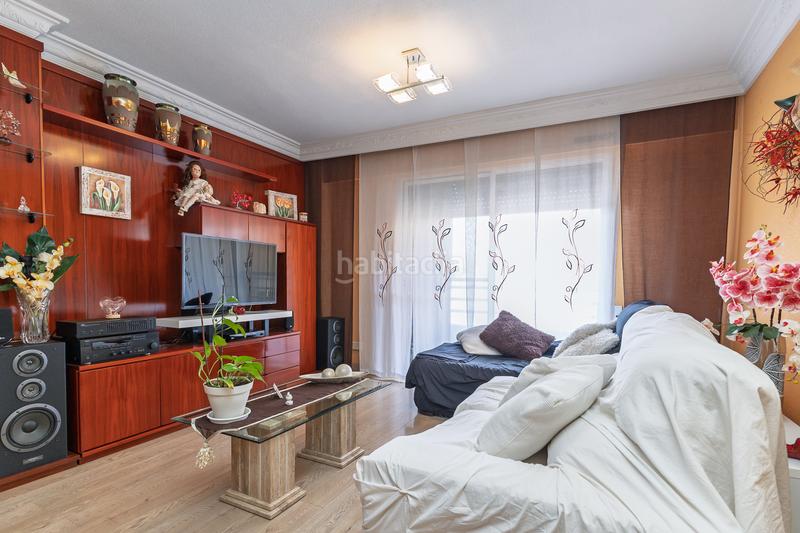 Foto f0b4ebe7-346f-4546-a4ee-67a615a21f84. Piso amplia vivienda de 5 dormitorios con garaje y trastero incluidos en el precio. en Alaquàs