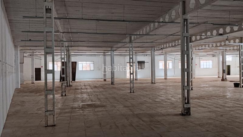 Foto 1b4b156b-f2f9-4c8b-af0a-fad82b29e3eb. Lloguer nau industrial a Aldaia