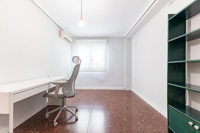 Foto c78a4814-50b9-4453-ac4b-1d4fe1e9e429. Piso fabuloso y amplio piso en el corazón . en Alaquàs