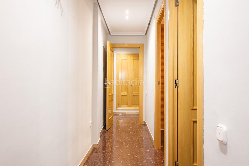 Foto d36ffcd7-7eb5-41c4-abf4-57bc6b617ee0. Piso fabuloso y amplio piso en el corazón . en Alaquàs