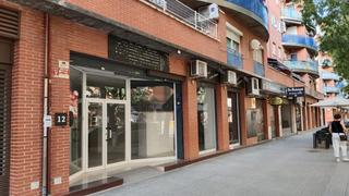 Location Local commercial  Alaquàs - avenida pablo iglesias. Fantastico local en alquiler en primera linea en alaquas.