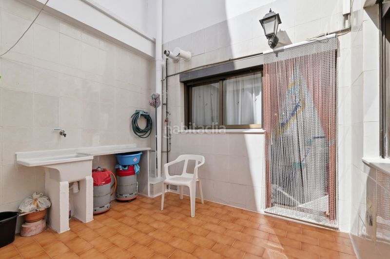 Foto b8b2d171-ec2e-4b21-abe6-717c36f9bc3f. Casa amb aparcament a Alaquàs