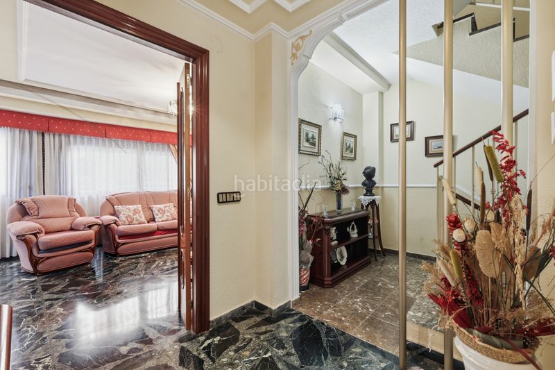 Foto c13fc095-951a-4813-80c0-763bd996b71d. Casa amb aparcament a Alaquàs