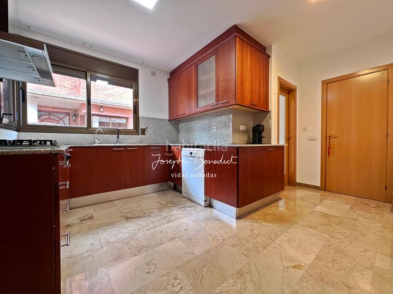 Foto d63fc5eb-e001-4711-92a1-27f8be9a4960. Casa amb calefacció aparcament piscina a Can Roca Castelldefels
