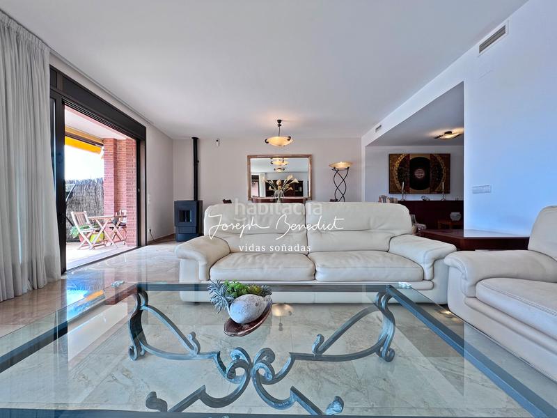 Foto faf8e2be-a3d4-416f-a244-0321c00db50e. Casa amb calefacció aparcament piscina a Can Roca Castelldefels