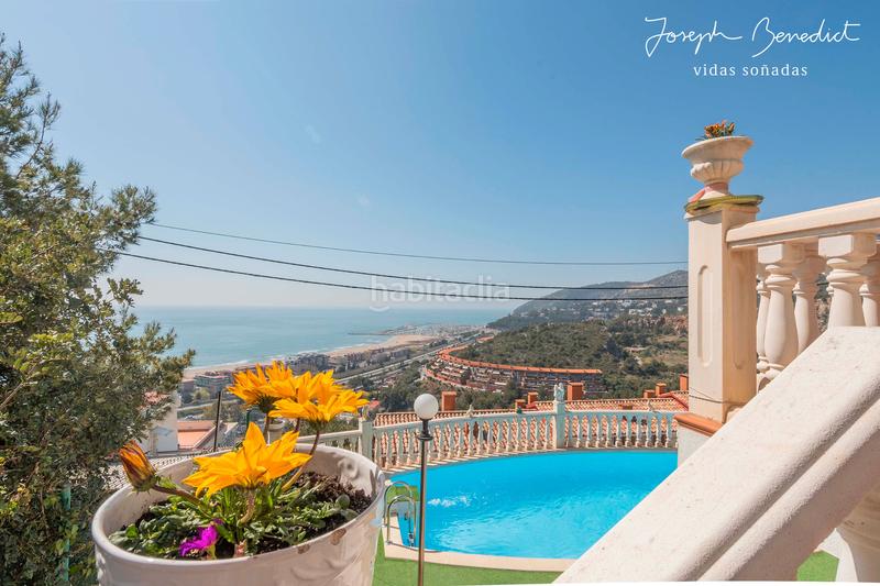 Foto 5e089cce-38c5-4fa4-b6ce-8776c4d95ad5. Casa  laridae euglenia en les botigues de Sitges Sitges