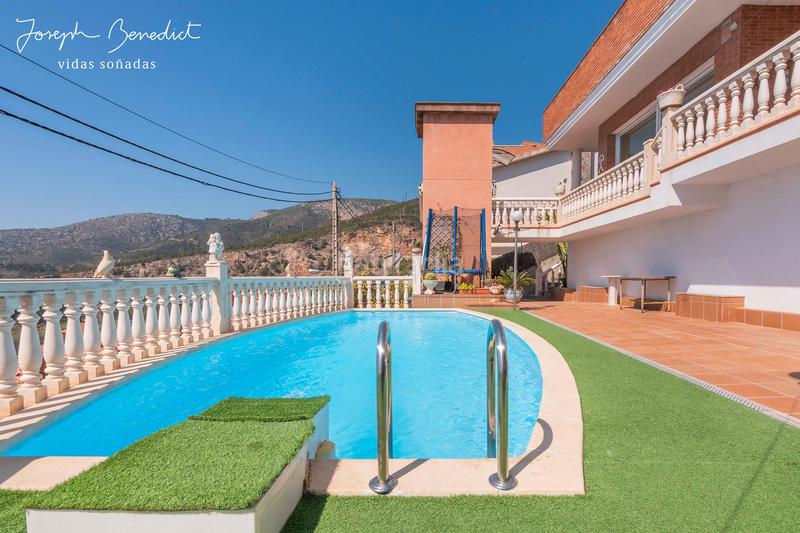 Foto 750b71dc-9ee6-4227-8166-3c924c0e7bbc. Casa  laridae euglenia en les botigues de Sitges Sitges