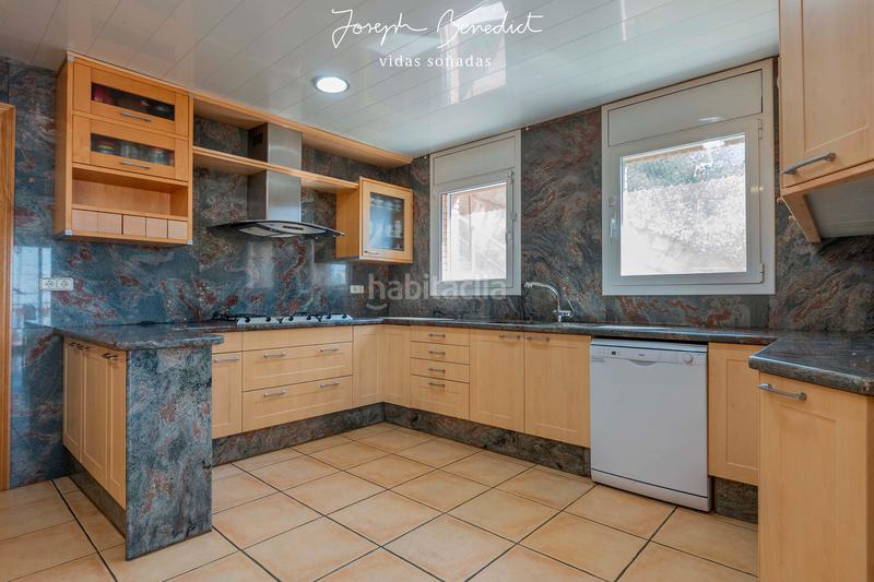 Foto af8713fe-d5db-4a30-9c97-65e0b9948e3e. Casa  laridae euglenia en les botigues de Sitges Sitges