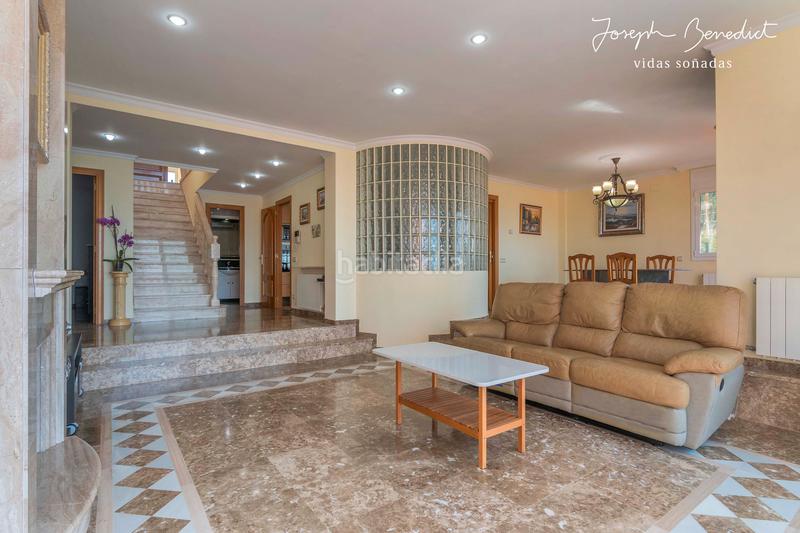 Foto bf940107-ace1-4064-b239-f7c12ad03d07. Casa  laridae euglenia en les botigues de Sitges Sitges