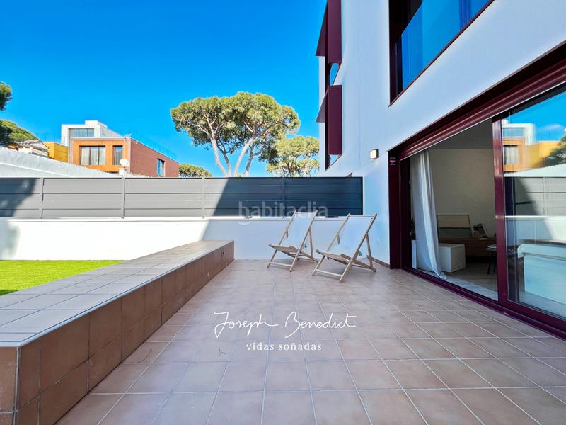 Foto a7fc9e0c-4eb9-4858-9fd4-f7d36d064647. Casa pareada luces de mar en La Pineda Castelldefels