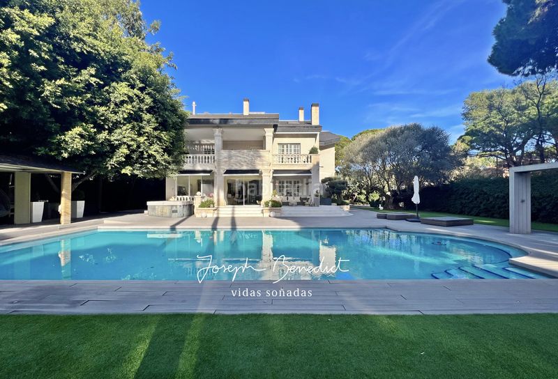 Foto 0314c1bd-c424-4fb0-b97d-8bce9deeca77. Casa amb xemeneia calefacció aparcament piscina a Castelldefels