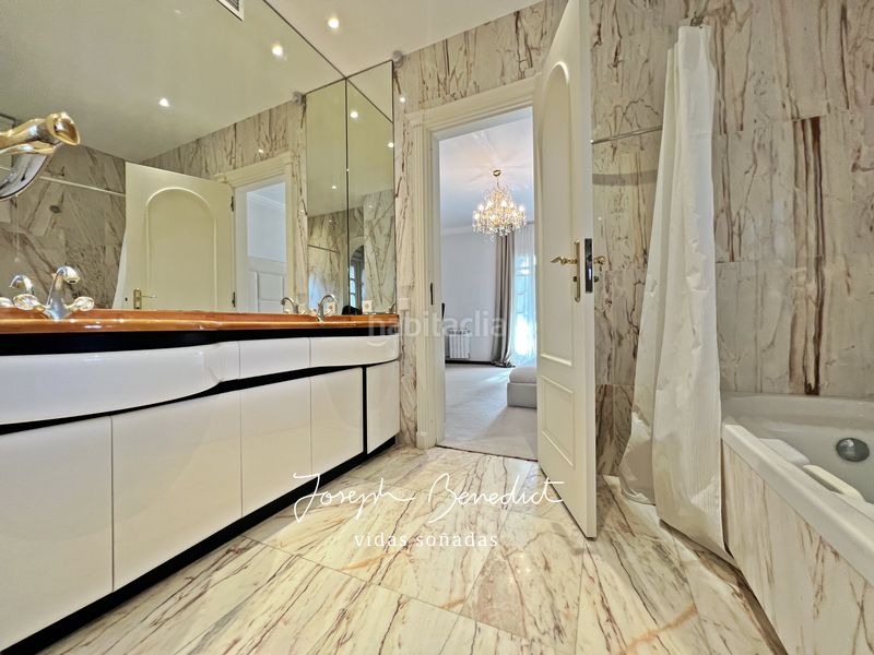 Foto 1c24de04-394e-4474-9c97-d1433102e0cd. Casa amb xemeneia calefacció aparcament piscina a Castelldefels