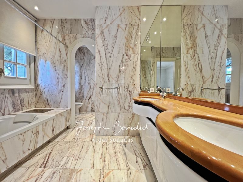 Foto 2616138f-9e67-4528-8ddf-ee9eb07350e8. Casa amb xemeneia calefacció aparcament piscina a Castelldefels