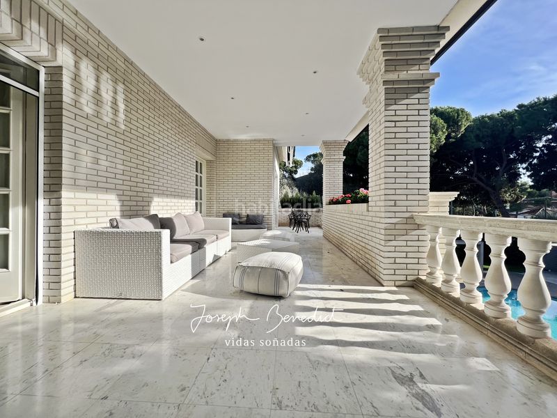 Foto 2cea22c4-72d2-464f-b65b-ac183f53833a. Casa amb xemeneia calefacció aparcament piscina a Castelldefels