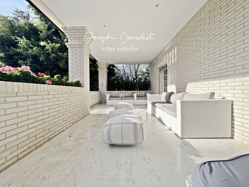 Foto 33c32f83-123e-40cf-bc0d-1fd3cd9a43de. Casa amb xemeneia calefacció aparcament piscina a Castelldefels