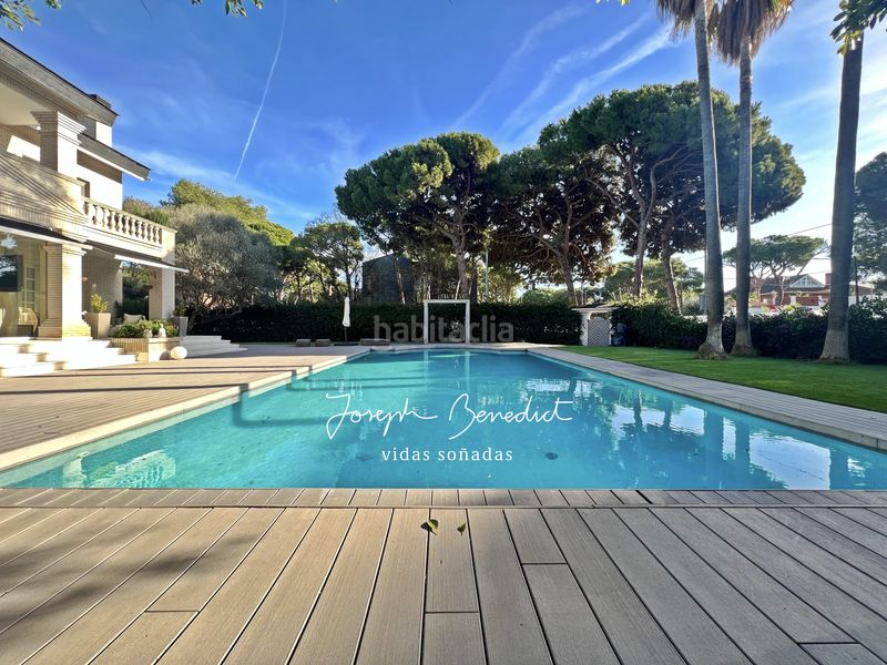 Foto 3bf5fc0a-f8a6-4e1b-891b-a59bb907f267. Casa amb xemeneia calefacció aparcament piscina a Castelldefels