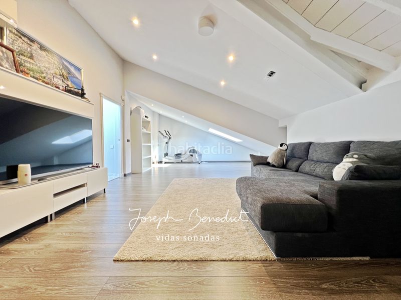 Foto 5d2fccba-3d67-44cb-91ce-305d73c5298d. Casa amb xemeneia calefacció aparcament piscina a Castelldefels